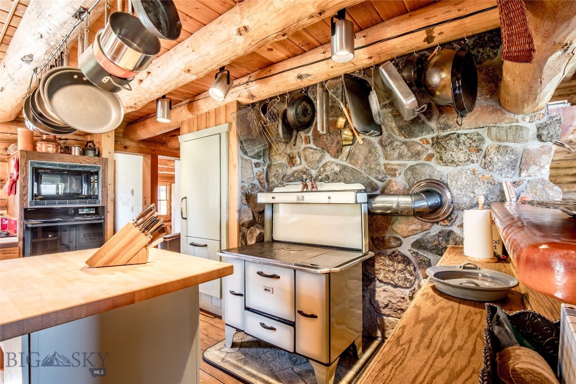 376 Sundance Bench Road