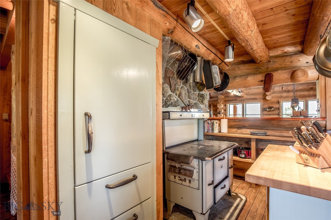376 Sundance Bench Road