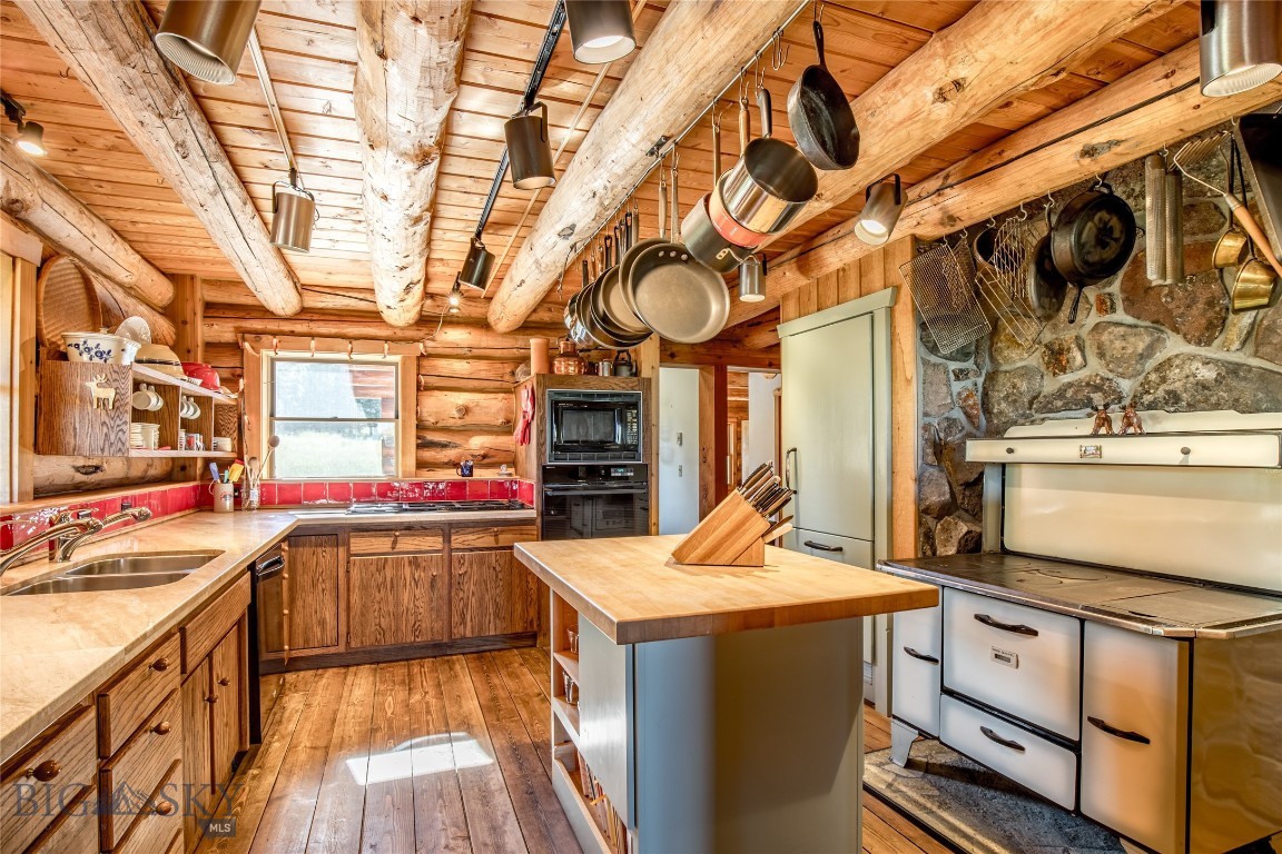 376 Sundance Bench Road