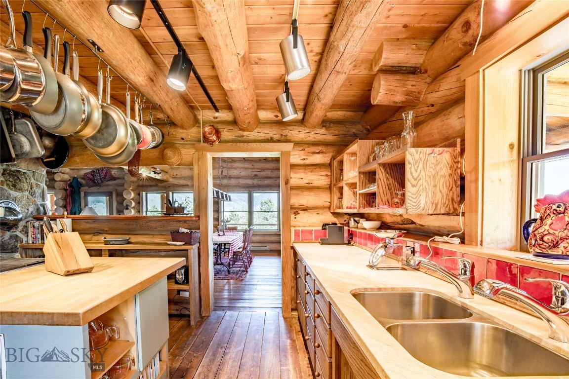 376 Sundance Bench Road