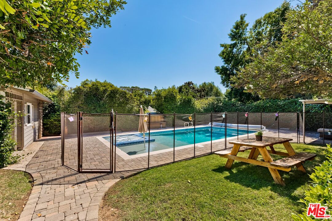 929 Mesa Verde Rd