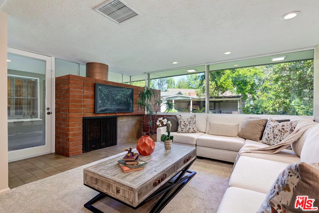929 Mesa Verde Rd