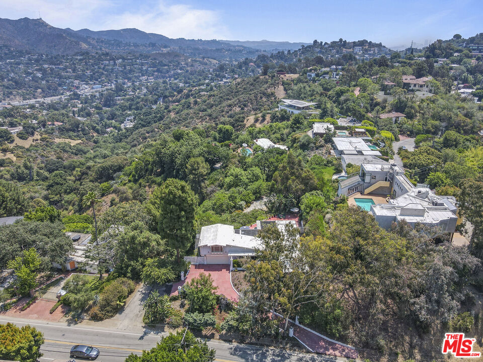 7555 Mulholland Dr
