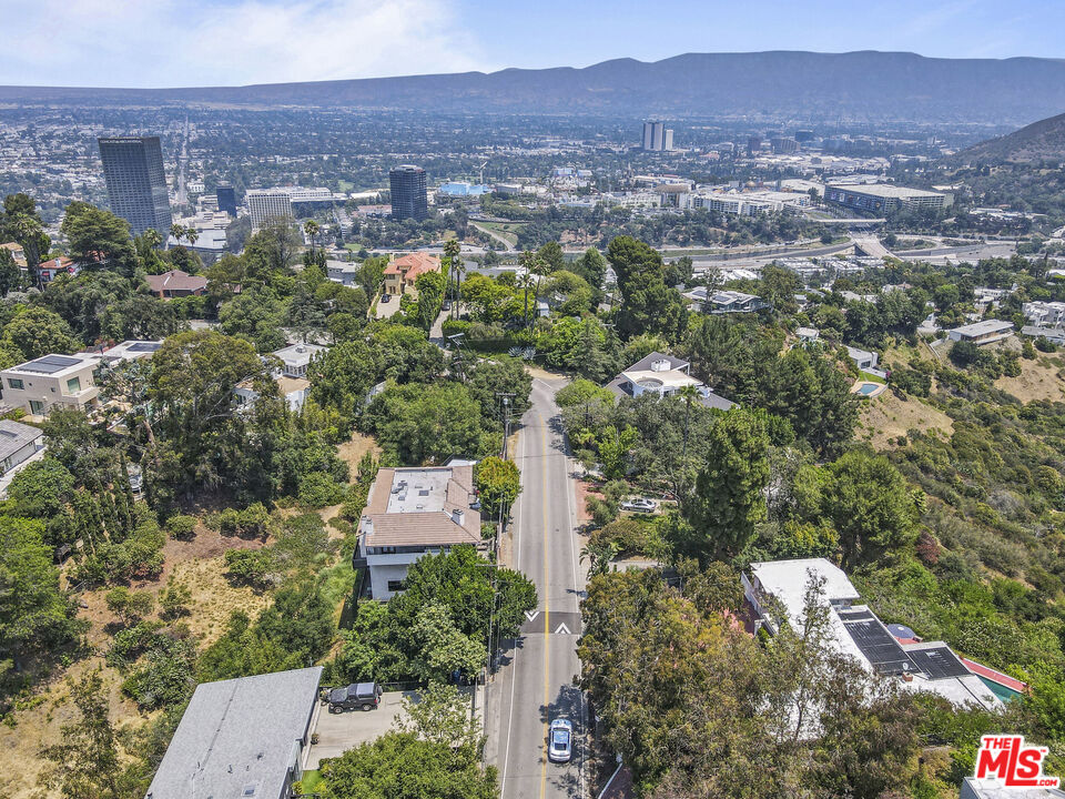 7555 Mulholland Dr