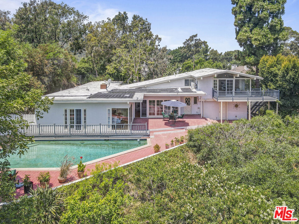 7555 Mulholland Dr