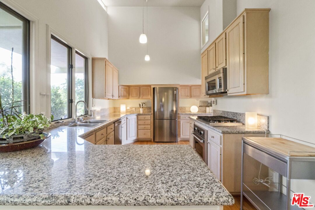 7555 Mulholland Dr
