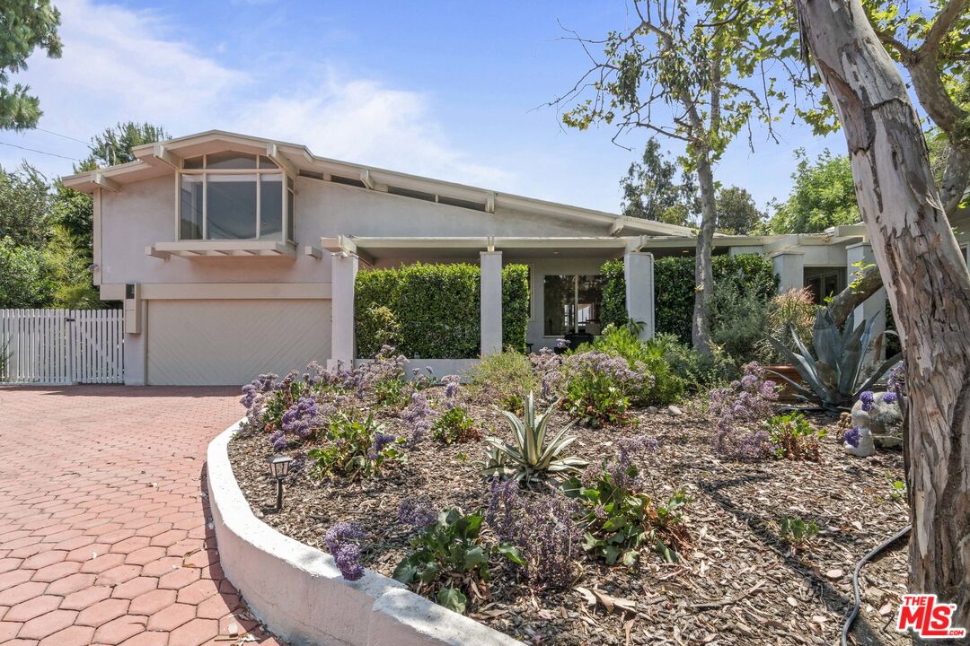 7555 Mulholland Dr