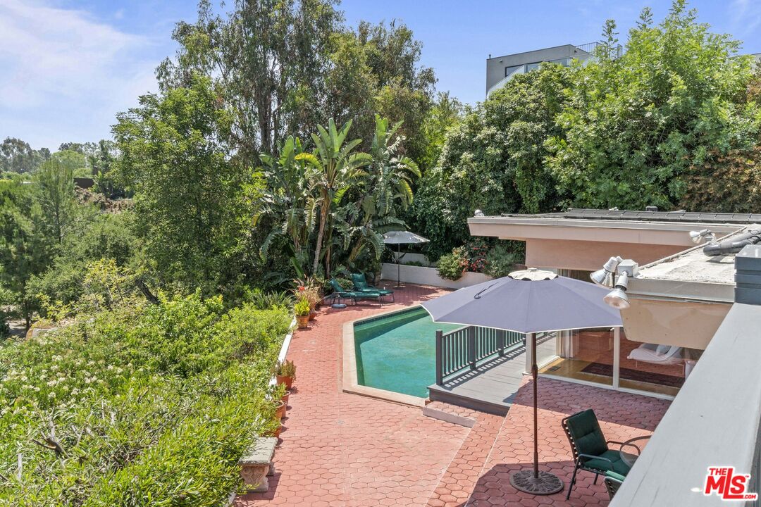7555 Mulholland Dr