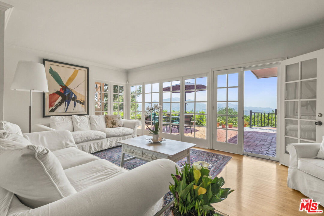 7555 Mulholland Dr