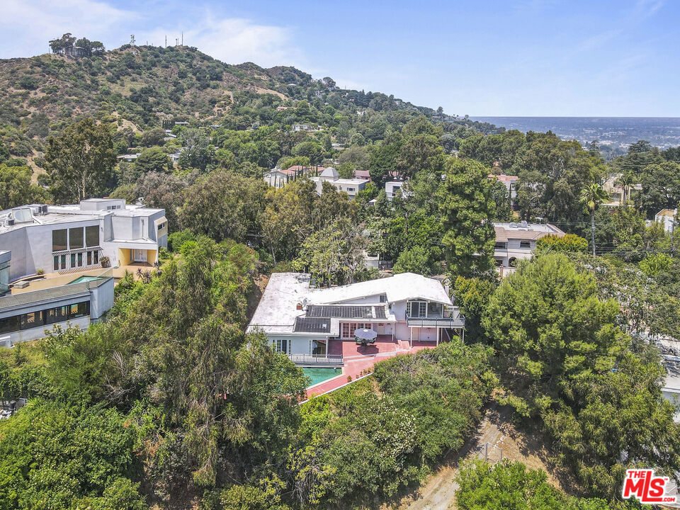 7555 Mulholland Dr