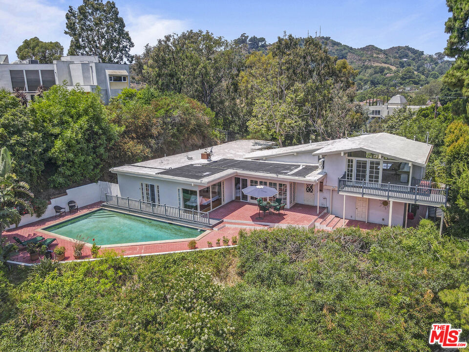 7555 Mulholland Dr