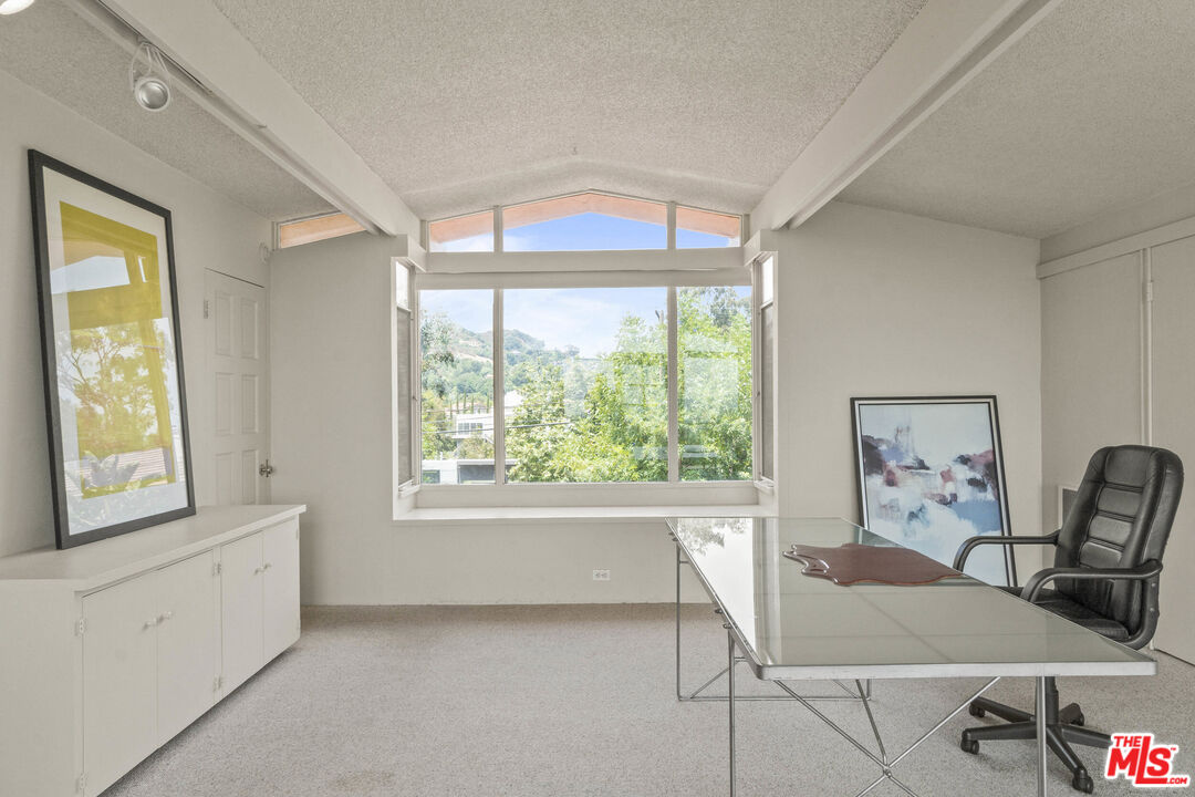 7555 Mulholland Dr