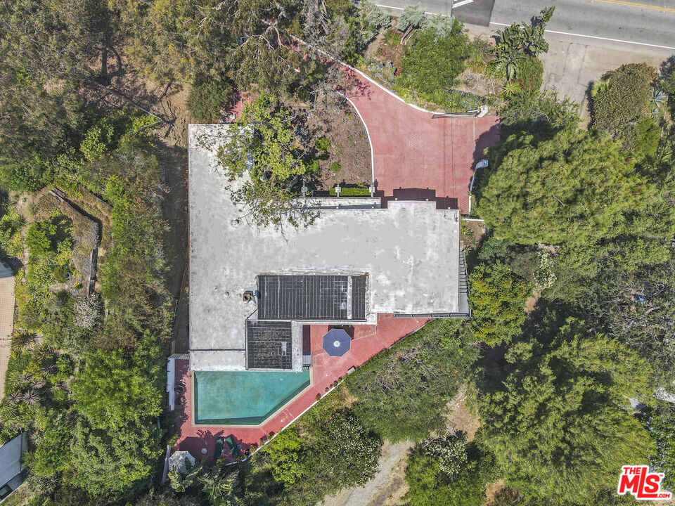7555 Mulholland Dr