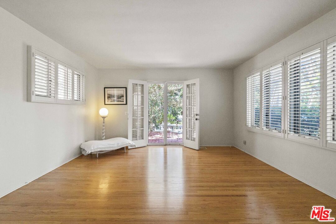 7555 Mulholland Dr