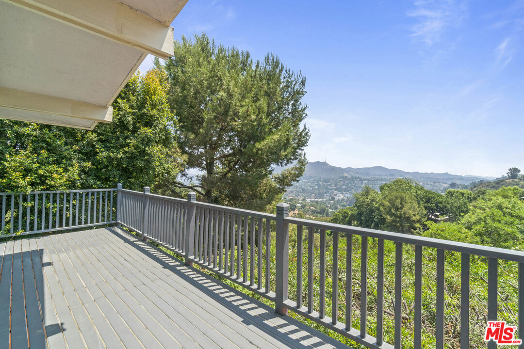 7555 Mulholland Dr