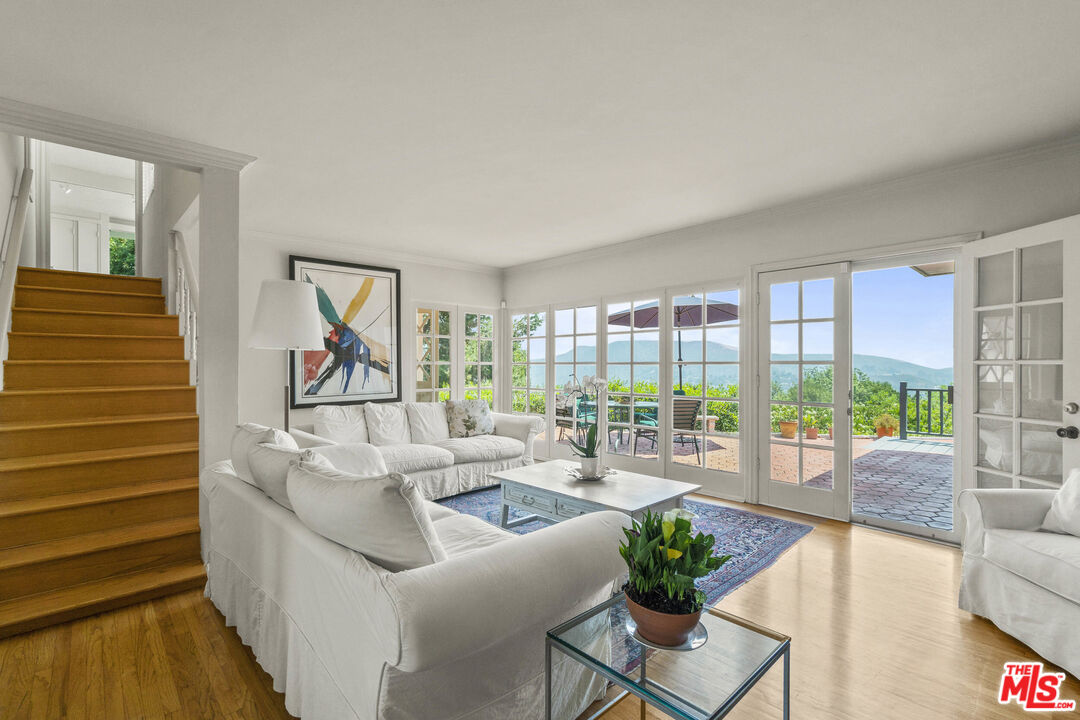 7555 Mulholland Dr