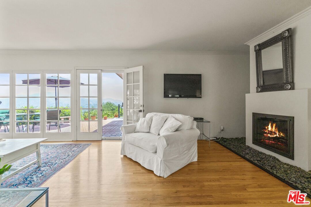 7555 Mulholland Dr