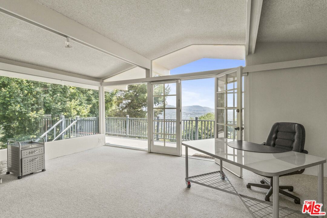 7555 Mulholland Dr