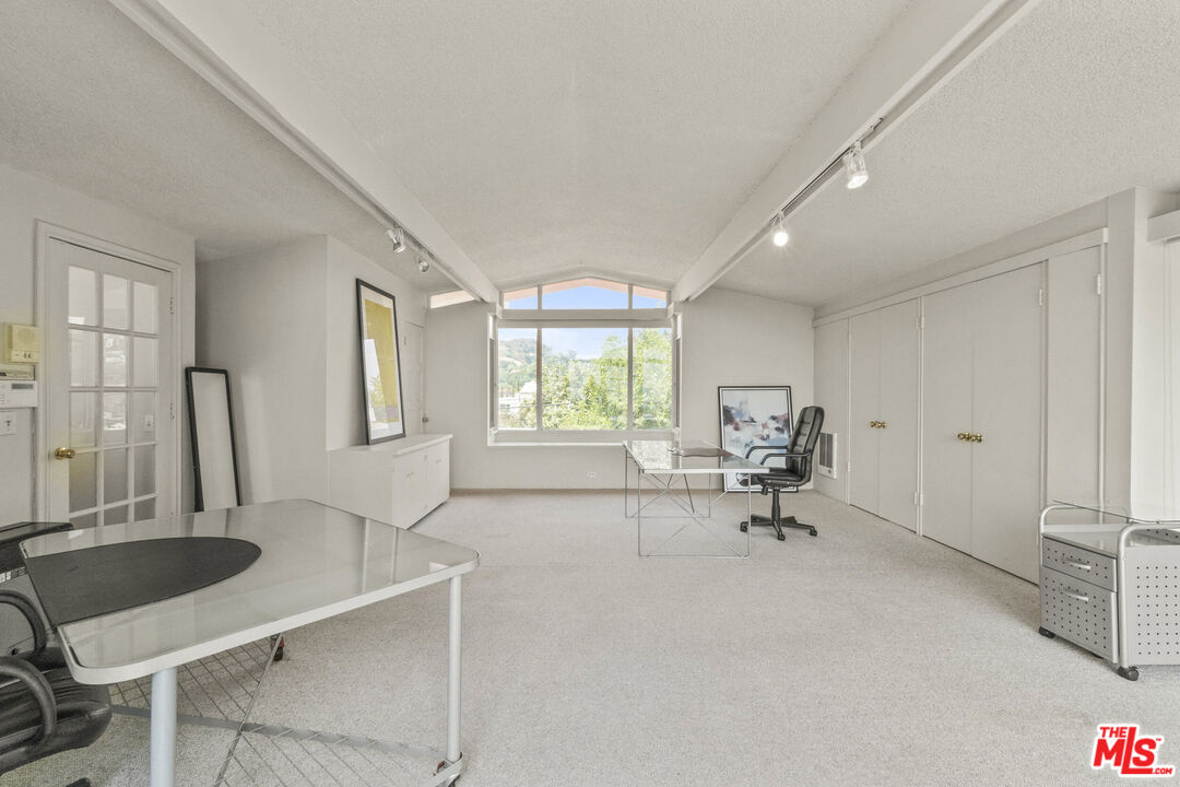 7555 Mulholland Dr