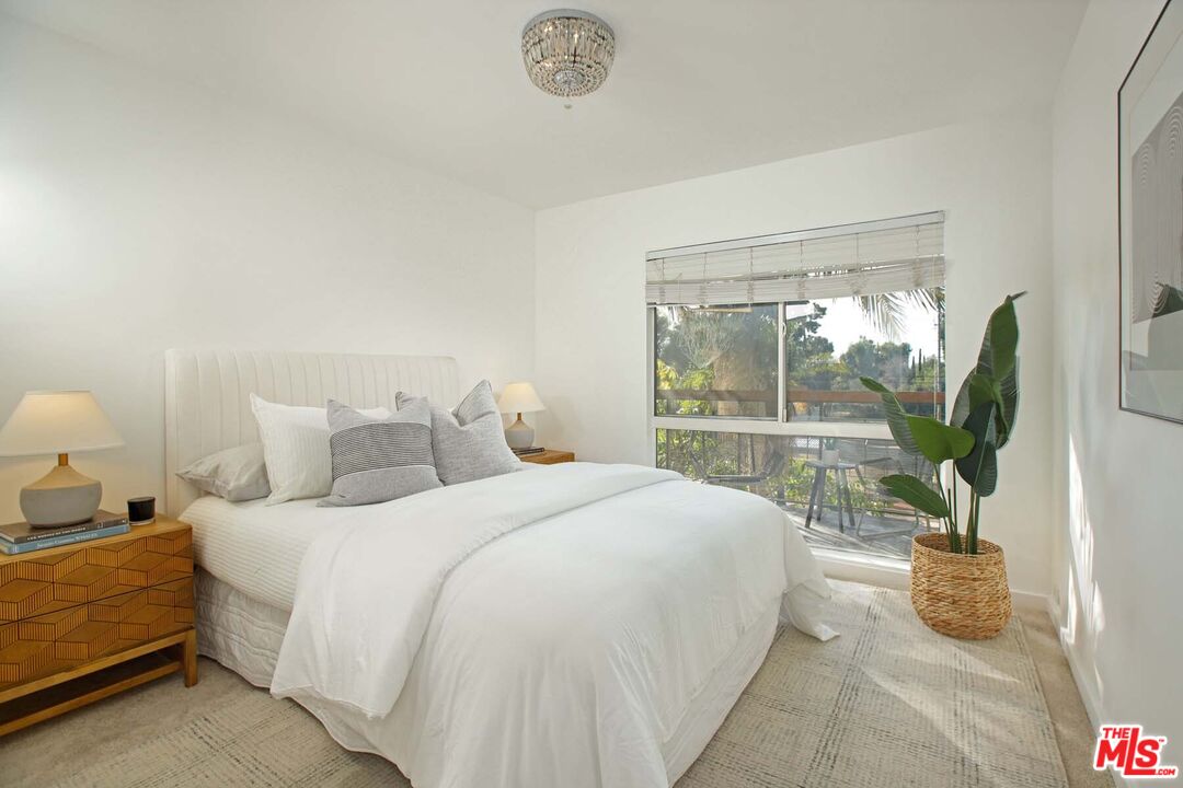 330 S Barrington Ave Unit: 312