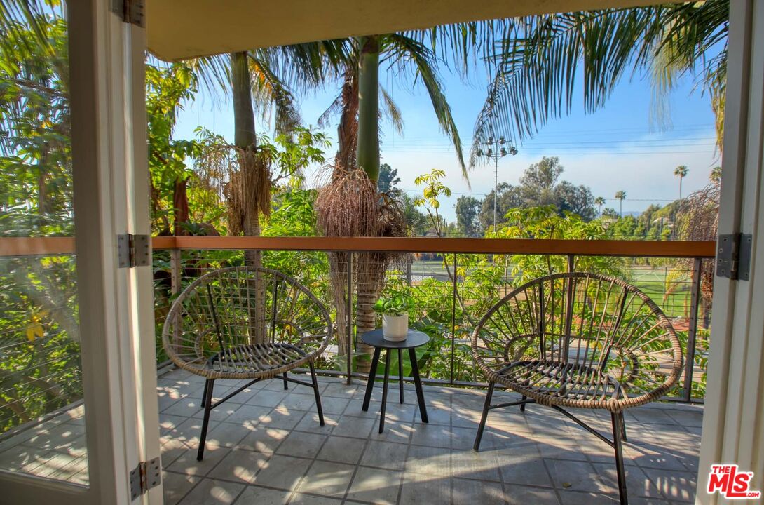 330 S Barrington Ave Unit: 312