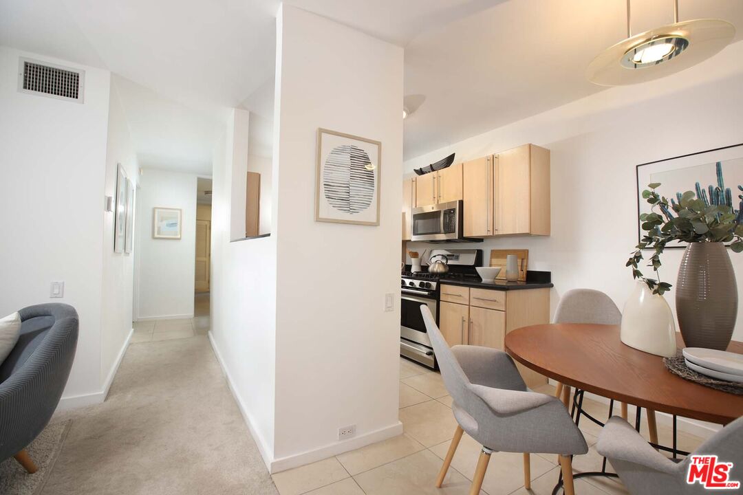 330 S Barrington Ave Unit: 312