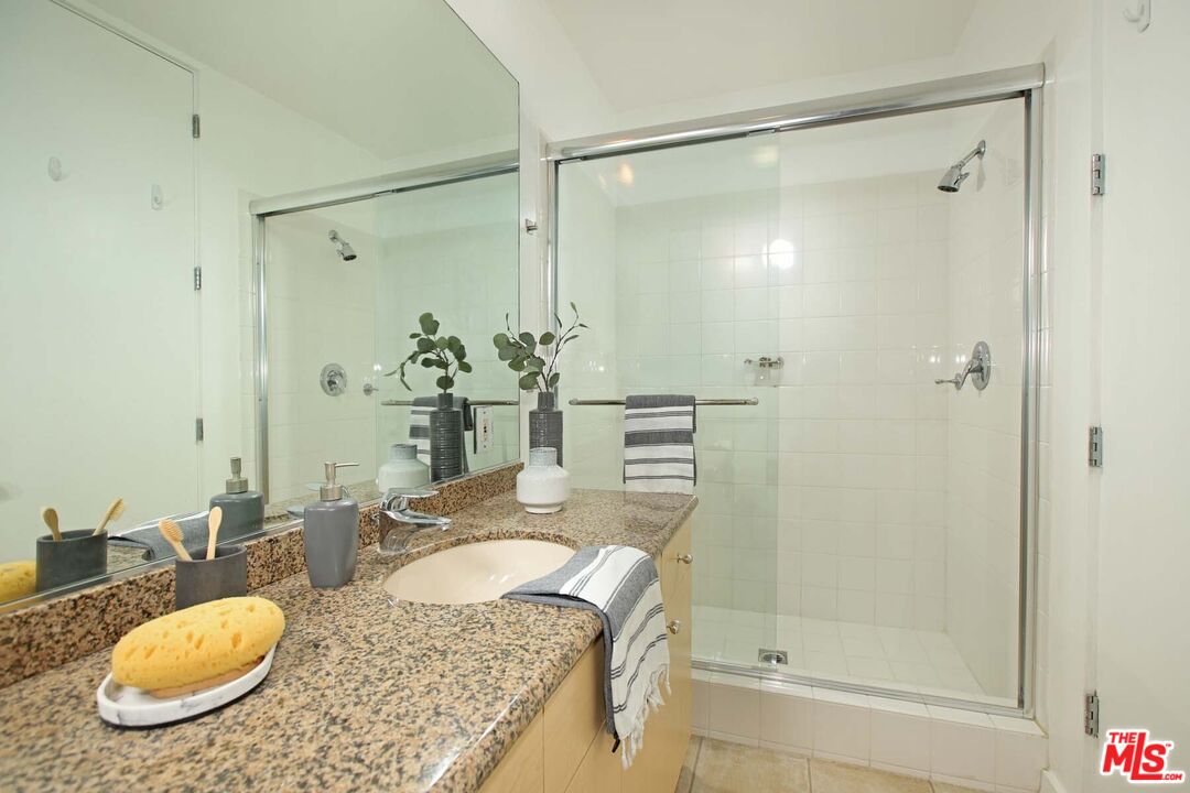 330 S Barrington Ave Unit: 312