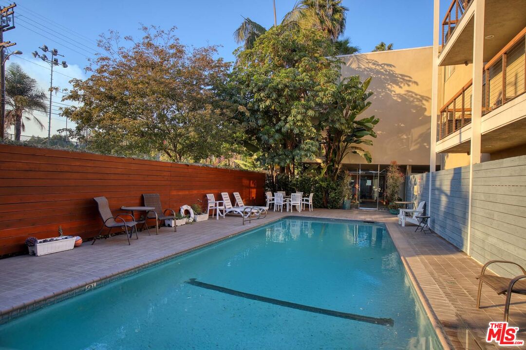 330 S Barrington Ave Unit: 312