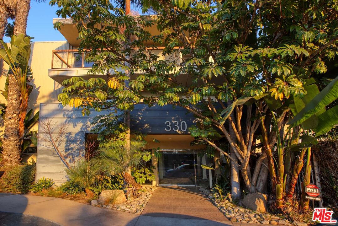 330 S Barrington Ave Unit: 312
