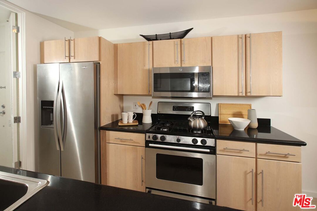 330 S Barrington Ave Unit: 312