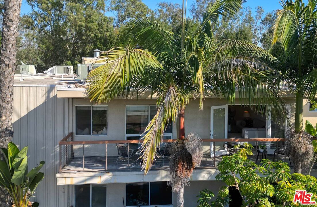 330 S Barrington Ave Unit: 312