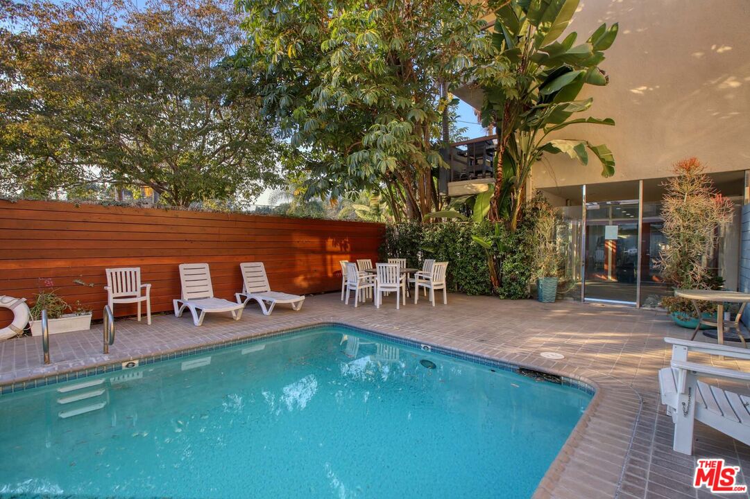 330 S Barrington Ave Unit: 312