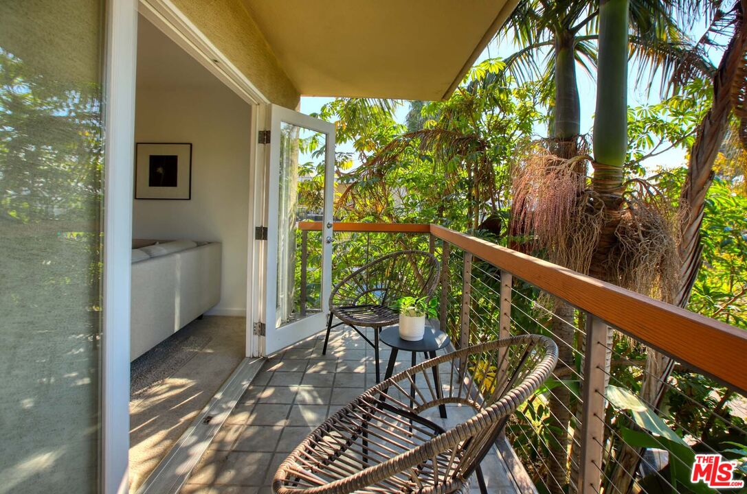 330 S Barrington Ave Unit: 312