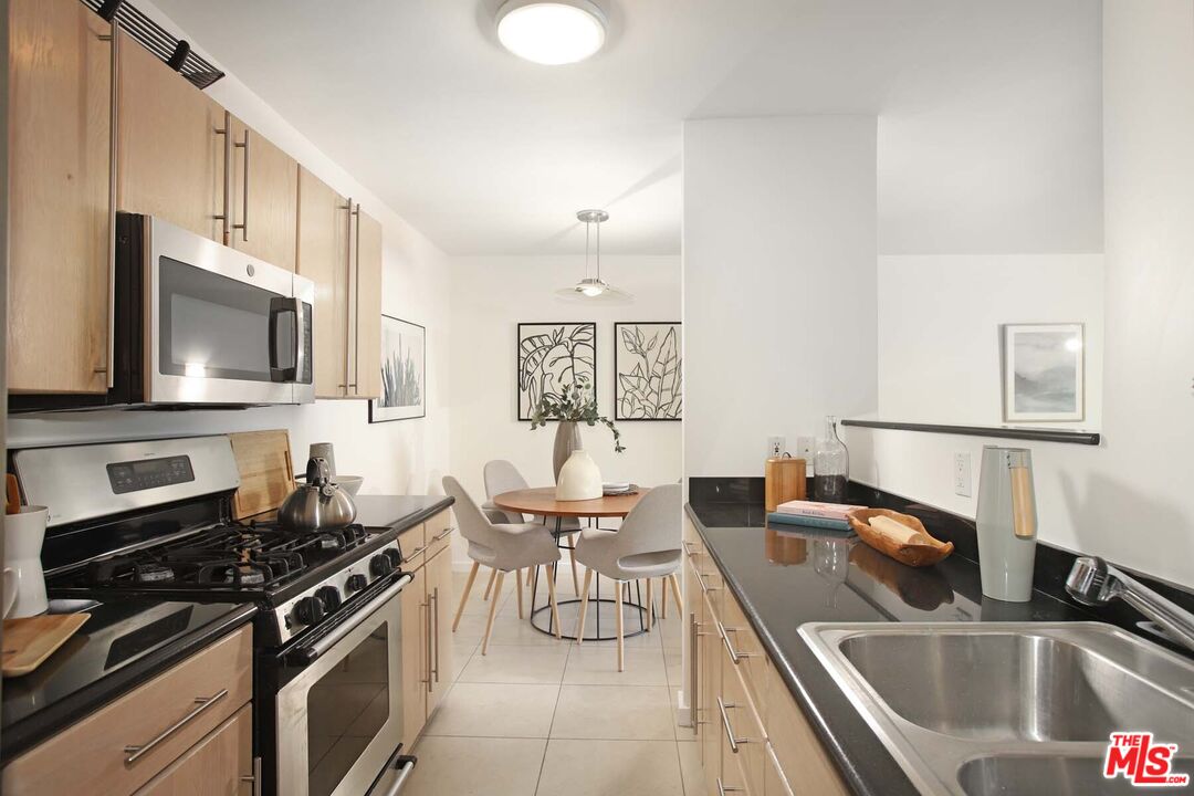 330 S Barrington Ave Unit: 312