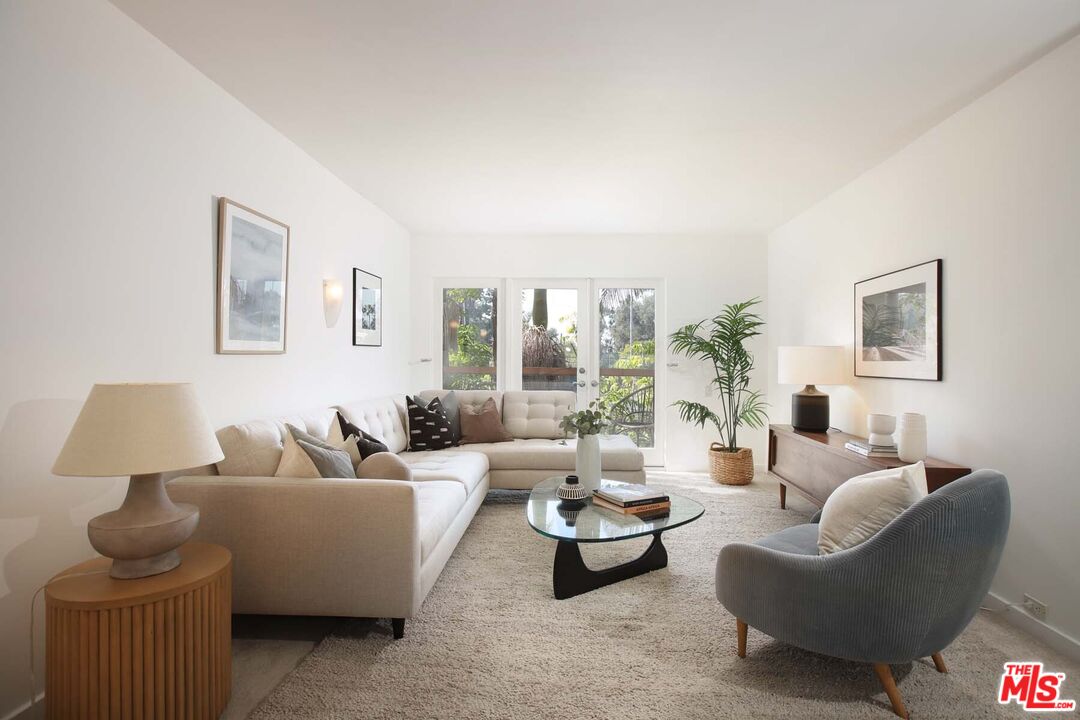 330 S Barrington Ave Unit: 312