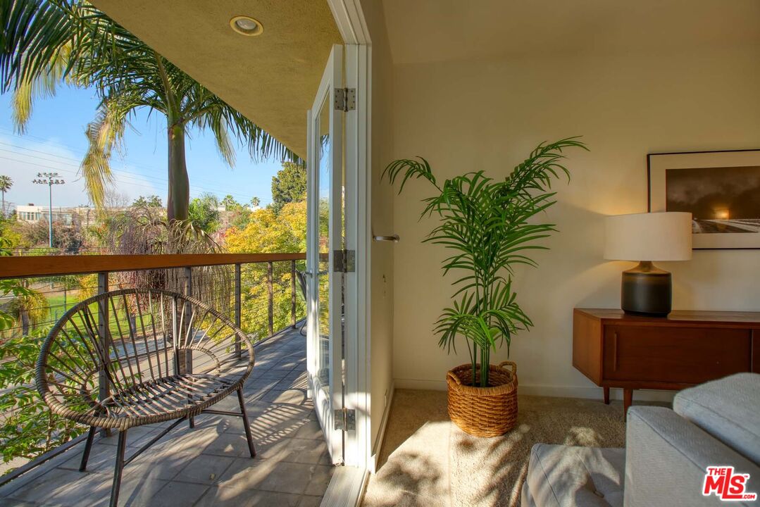 330 S Barrington Ave Unit: 312