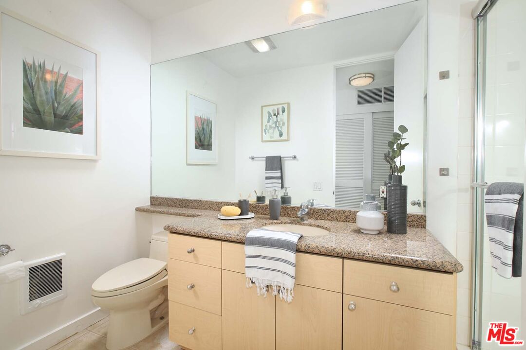 330 S Barrington Ave Unit: 312