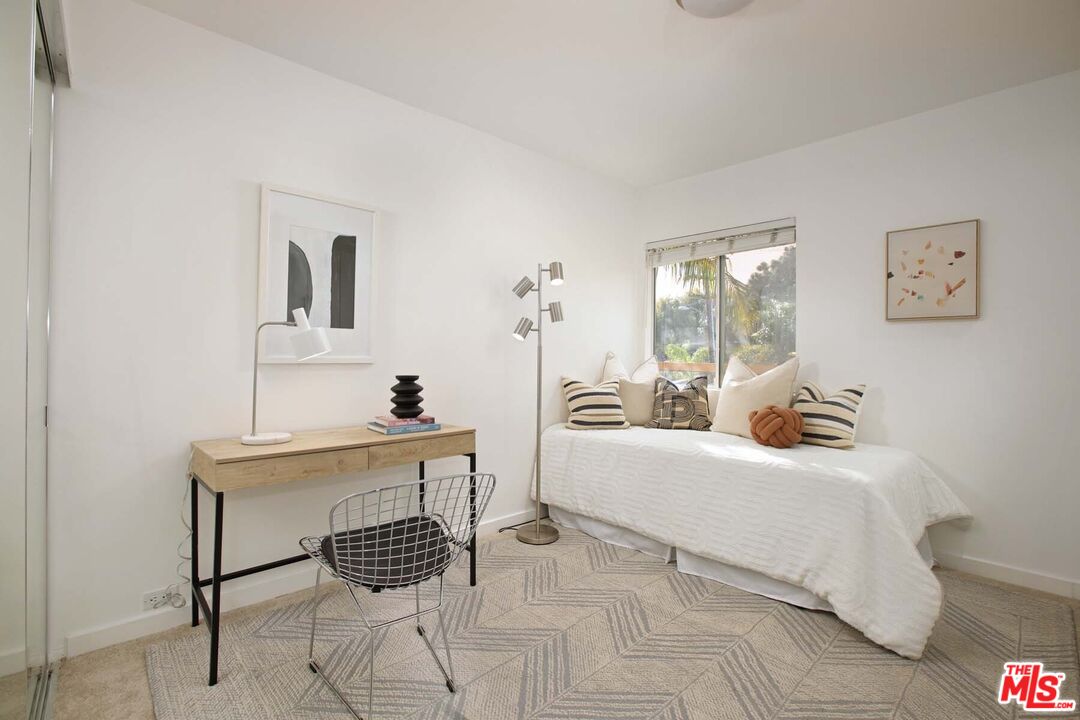 330 S Barrington Ave Unit: 312
