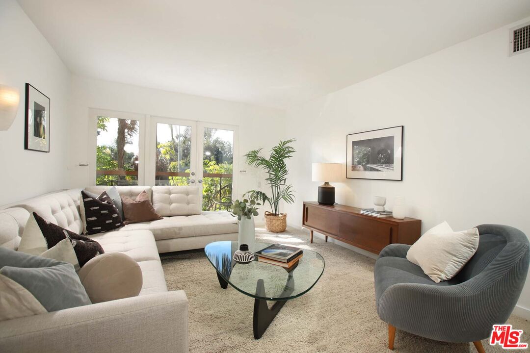 330 S Barrington Ave Unit: 312