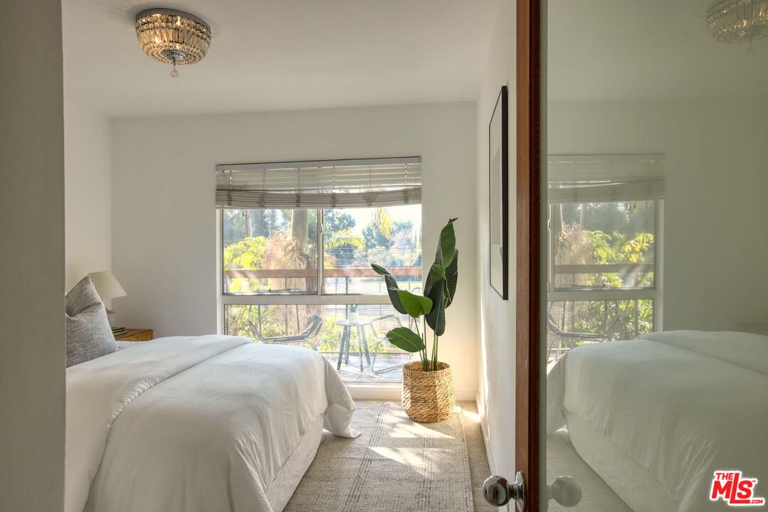 330 S Barrington Ave Unit: 312