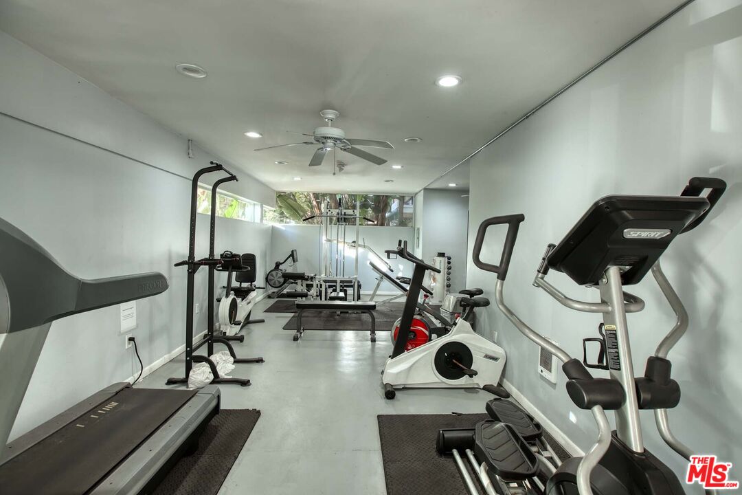 330 S Barrington Ave Unit: 312