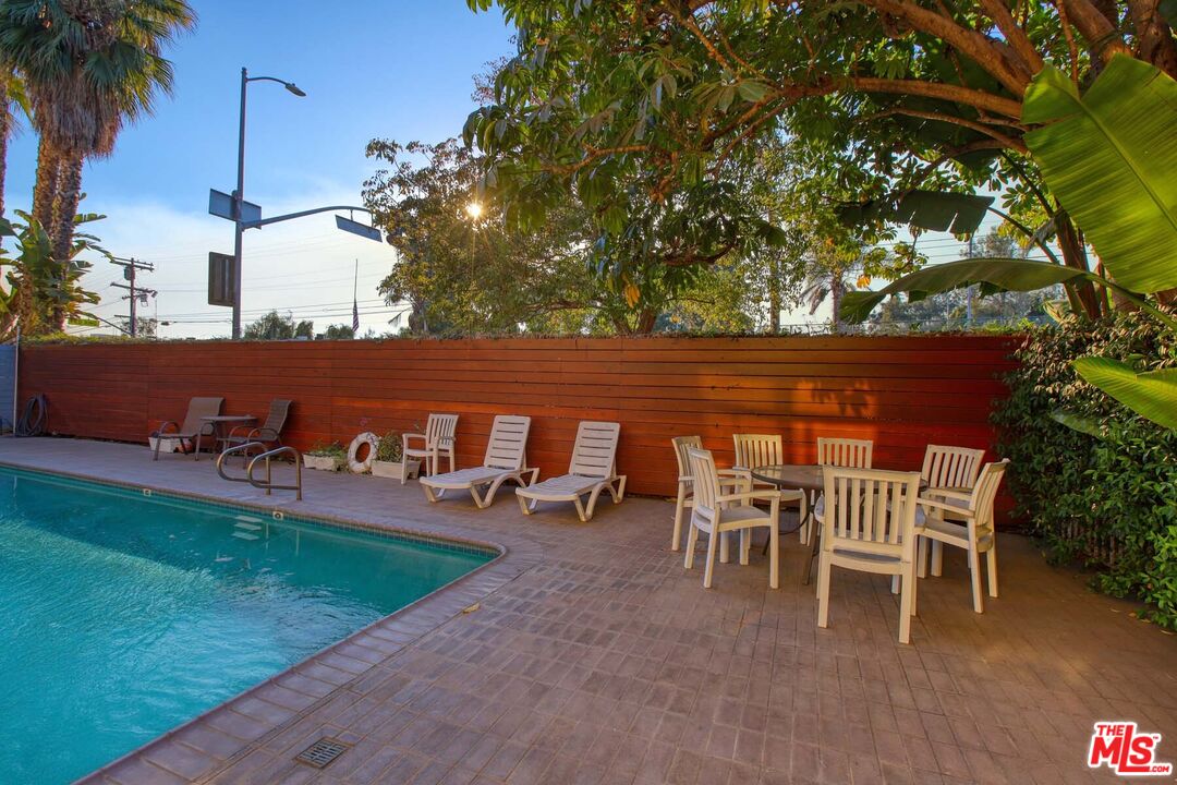 330 S Barrington Ave Unit: 312
