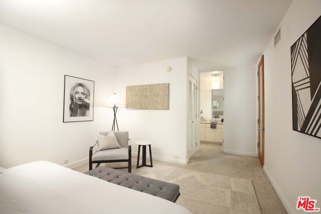 330 S Barrington Ave Unit: 312