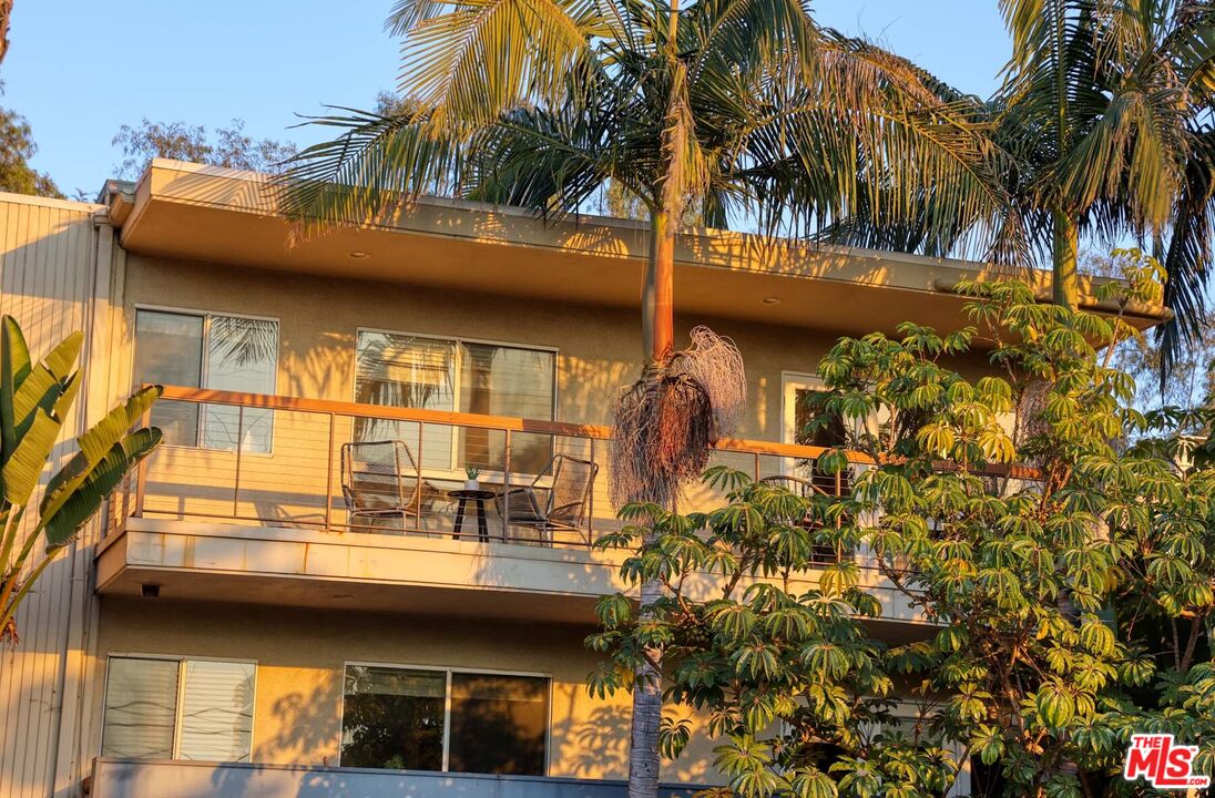 330 S Barrington Ave Unit: 312