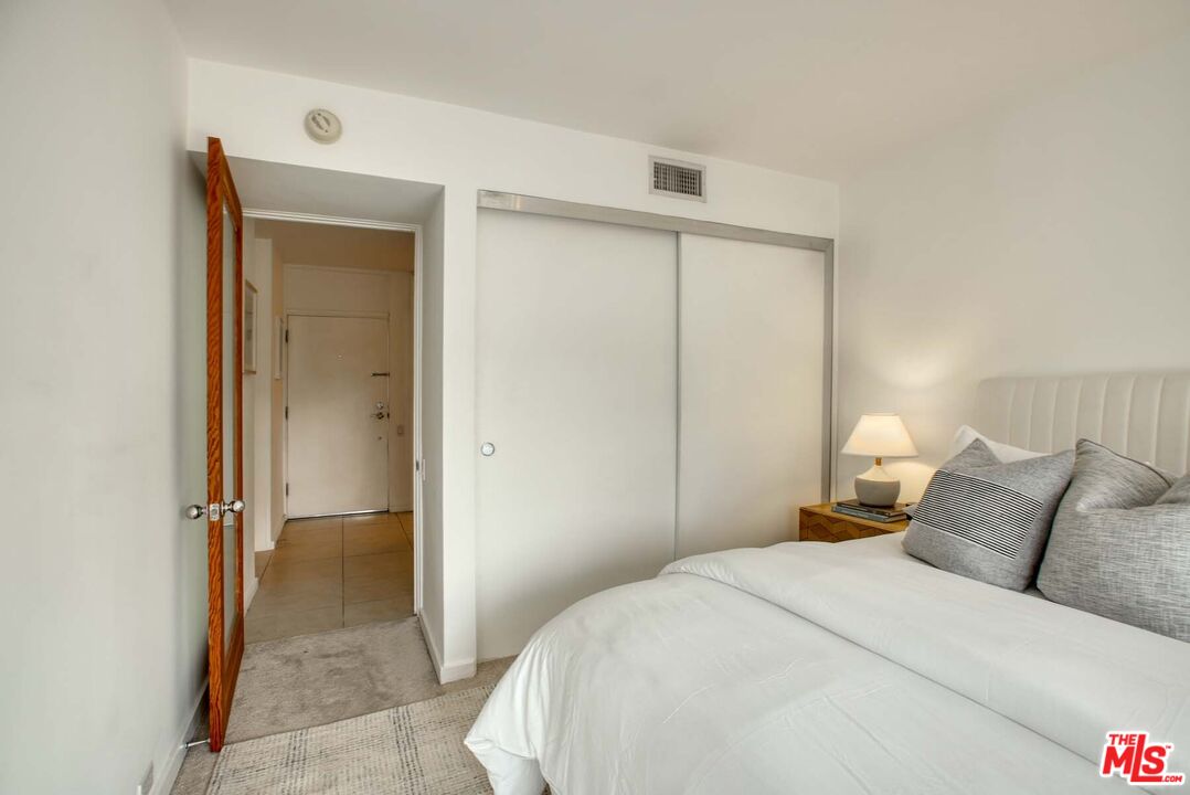330 S Barrington Ave Unit: 312