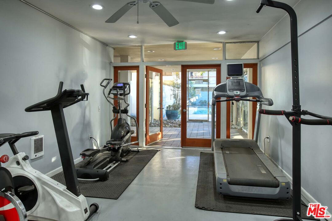 330 S Barrington Ave Unit: 312