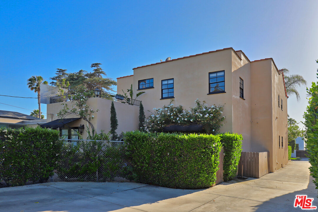 626 N Kilkea Dr
