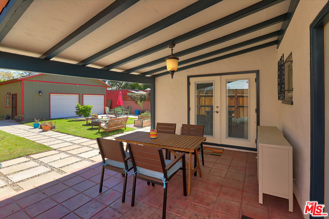 752 N LAS PALMAS AVE