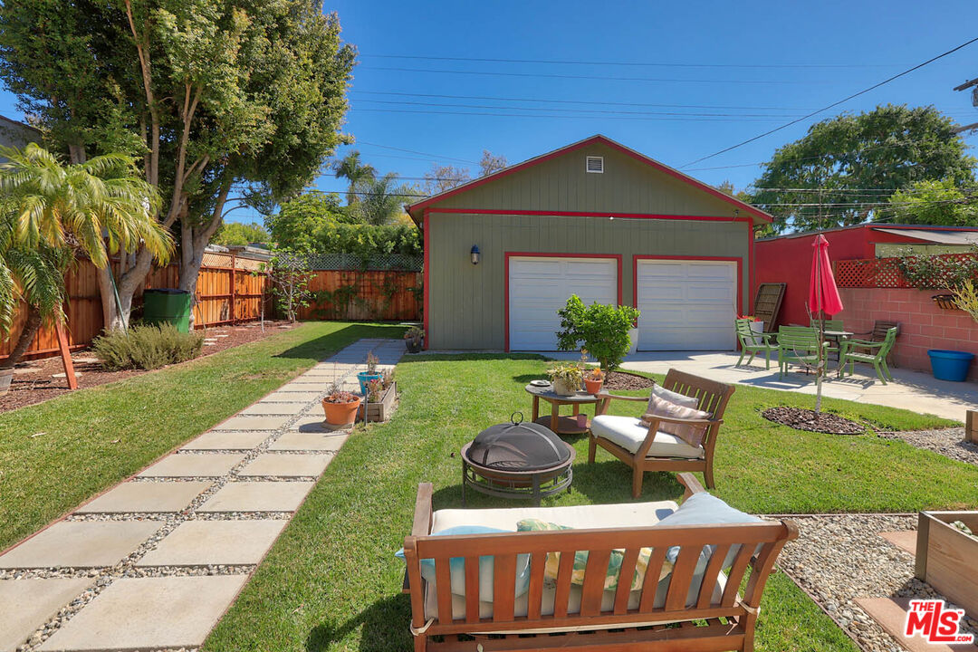 752 N LAS PALMAS AVE
