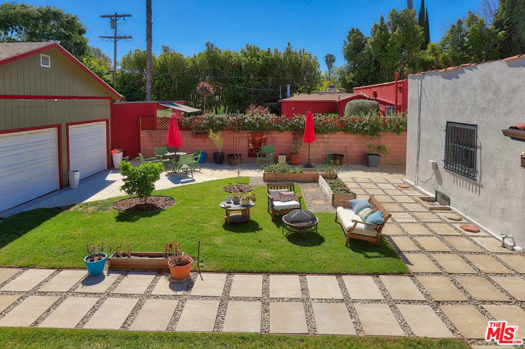 752 N LAS PALMAS AVE